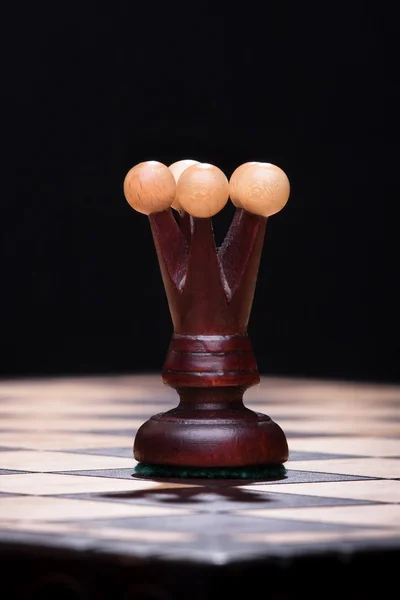 主板上的黑棋女王 — 图库照片