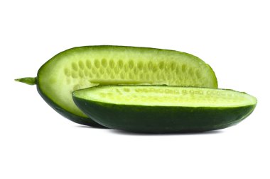 salatalığın üzerinde beyaz iki yarısı