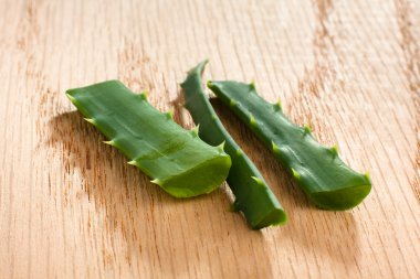ahşap arka plan Aloe vera yaprağı