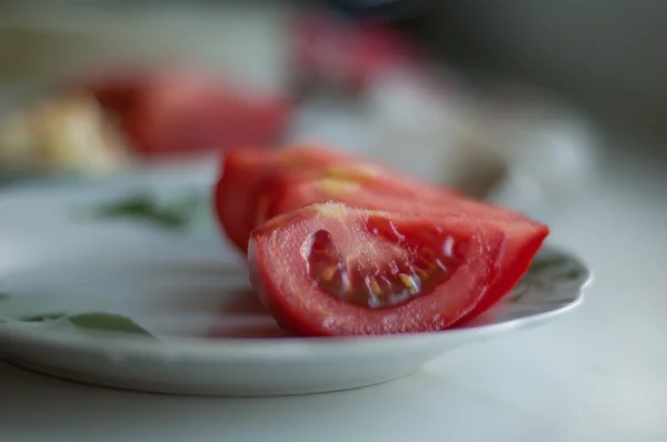 Tomates no prato — Fotografia de Stock