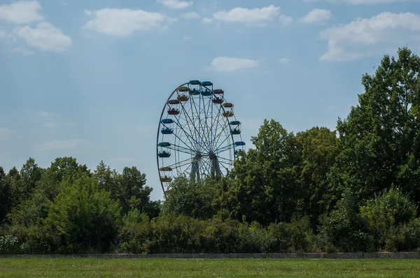 Ferris wheel in the park — Stock Photo, Image
