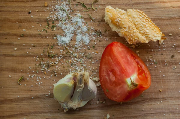 ekmek, domates, sarımsak