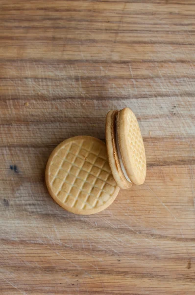 Biscotti su uno sfondo di legno — Foto Stock