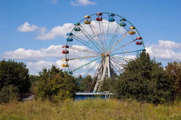 Ferris wheel in the park — Stock Photo, Image