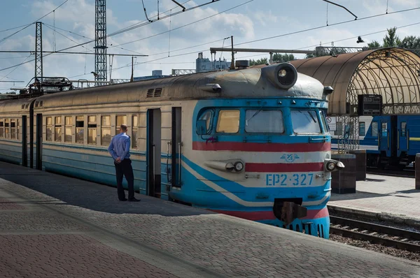 Tren istasyonda. — Stok fotoğraf