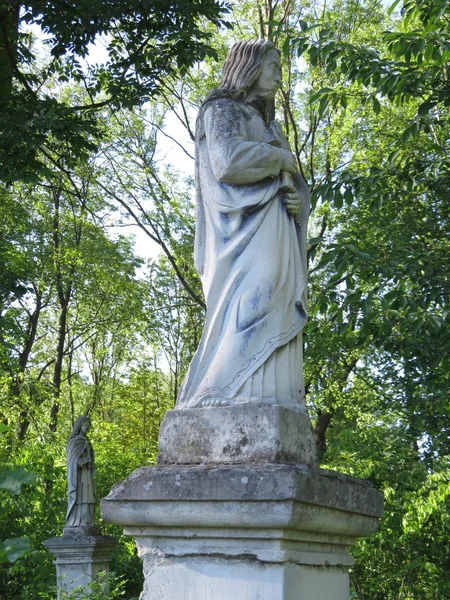 Статуя на цвинтарі — стокове фото