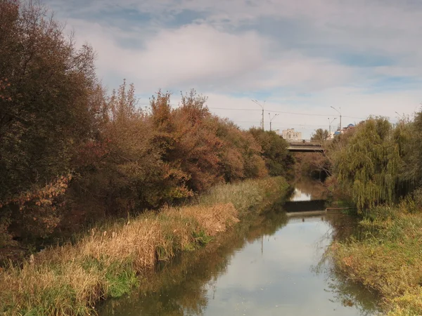 Río en otoño — Foto de Stock