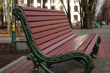 Yağmurda ahşap Bank