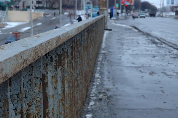Metalowe bariery mostu — Zdjęcie stockowe