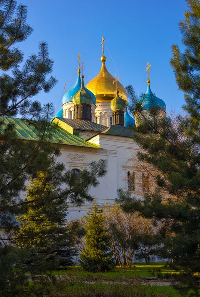 Novospassky klooster in de lente, Moskou — Stockfoto