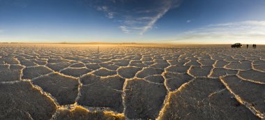 Uyuni salin, salar üzerinde günbatımı panorama