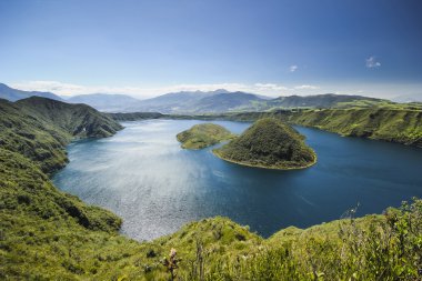 krater Gölü iki Adaları'nda gün ışığı ile