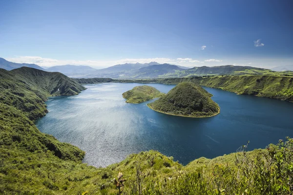 krater Gölü iki Adaları'nda gün ışığı ile