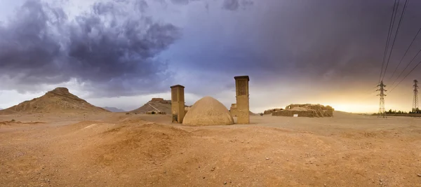 Πύργους της σιωπής στο Yazd, Ιράν στο ηλιοβασίλεμα — Φωτογραφία Αρχείου