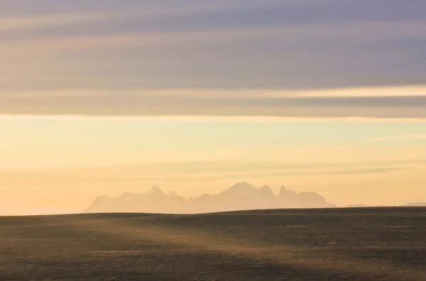 Silhouette of colorfull sunset above patagonia mountains — Stock Photo, Image