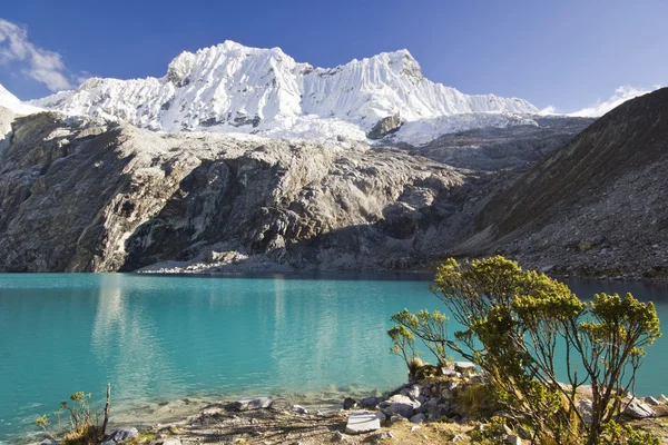Mavi Göl gündoğumu, karla kaplı Dağı
