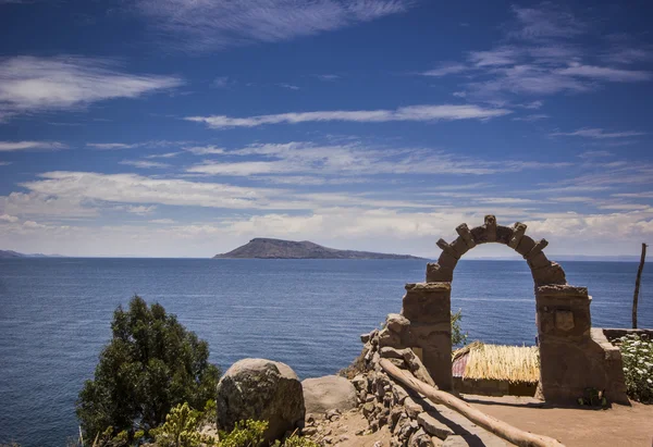 Arco sobre el lago titicaca en perú — Foto de Stock