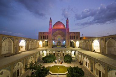 Ağa Bozorg okul ve Kaşan Camii'nde akşam, Iran