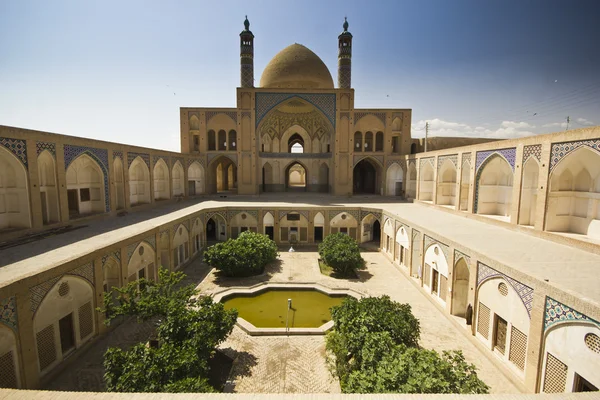 Agha Bozorg iskola és a mecset Kashan városában, a napfény, Irán — Stock Fotó