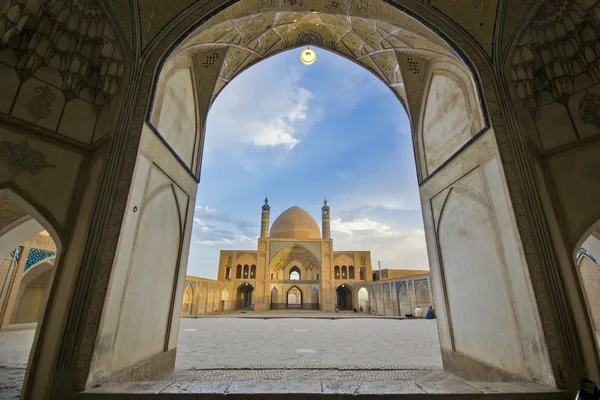 Agha Bozorg iskola és a mecset Kashan városában, a napfény, Irán — Stock Fotó