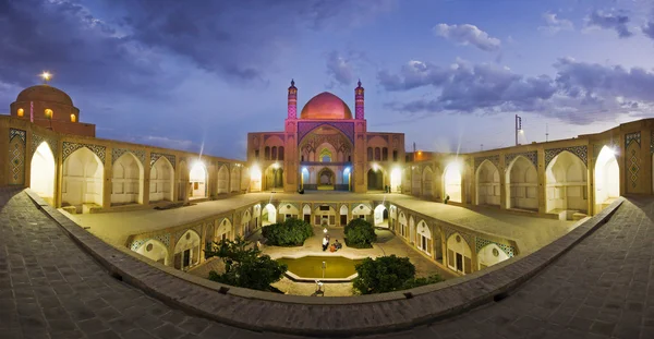 Agha bozorg Schule und Moschee in kashan am Abend, iran — Stockfoto