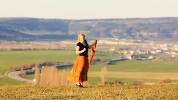 Blonde girl on the windy hill — Stock Video