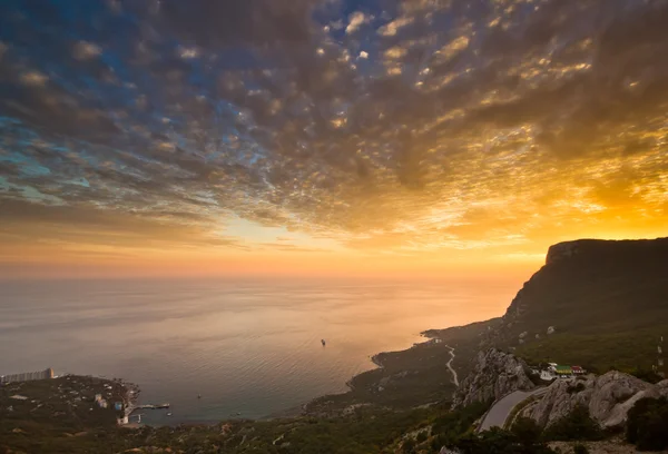 Dağlarda gün batımı