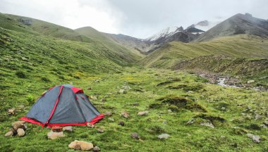 gündoğumu, dağlarda çadır
