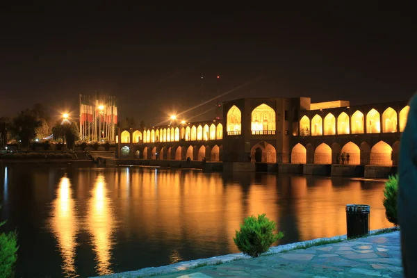 Sio-se-pol brücke in esfahan, iran, abend — Stockfoto