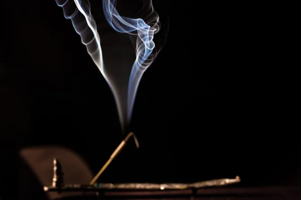 White smoke on a black background — Stock Photo, Image