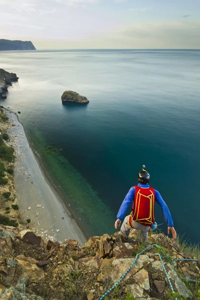 Basejumper springt von der Klippe — Stockfoto