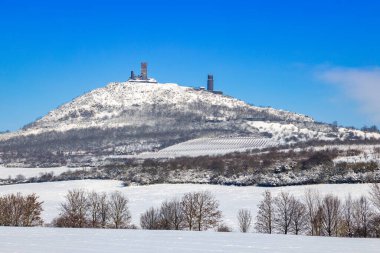 Gotik kalenin kalıntıları Hazmburk, Kuzey Bohem bölgesi, Çek Cumhuriyeti