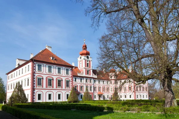Kasteel Mnichovo Hradiste in de buurt van Mlada Boleslav, Tsjechië — Stockfoto
