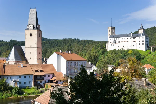 Città storica e castello gotico medievale Rozmberk nad Vltavou, Boemia meridionale, Repubblica ceca, Europa — Foto Stock