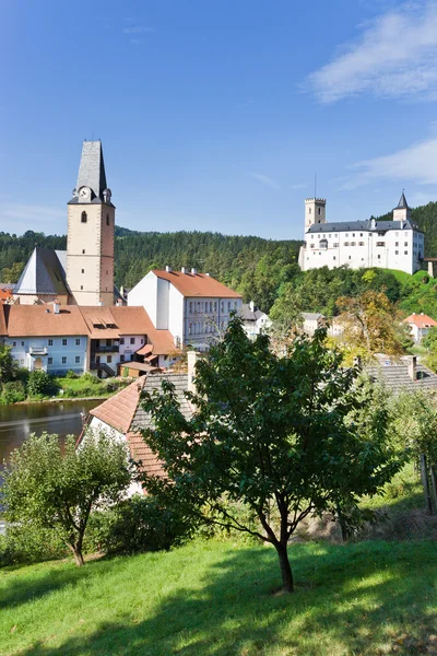 Città storica e castello gotico medievale Rozmberk nad Vltavou, Boemia meridionale, Repubblica ceca, Europa — Foto Stock