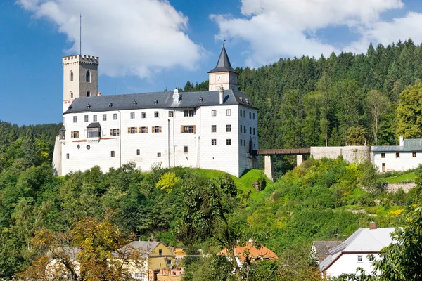 Історичне місто і середньовічних готичний замок Rozmberk nad Vltavou, Південночеський, Чеська Республіка, Європа — стокове фото