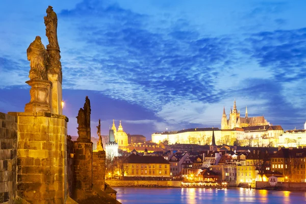 Карлов мост, река Молдау, Малый город, Пражский град, Прага — стоковое фото