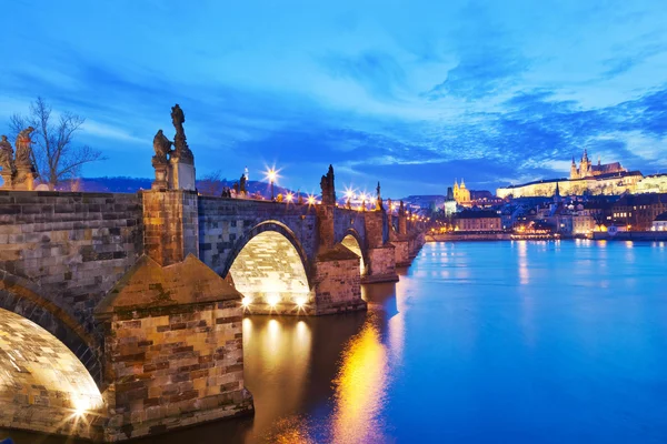 Карлов мост, река Молдау, Малый город, Пражский град, Прага — стоковое фото