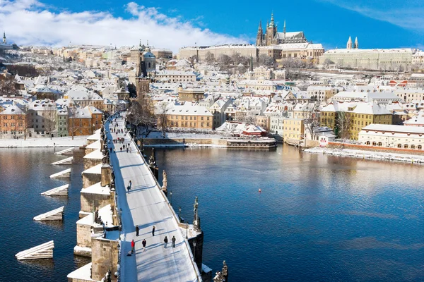 Prague castle and Charles bridge, Prague (UNESCO), Czech republi — Stock Photo, Image