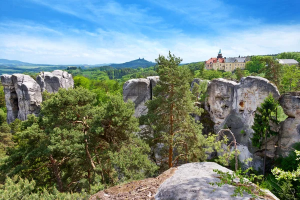 Castillo de Hruba Skala, región paradiesa de Bohemia, República Checa, E — Foto de Stock