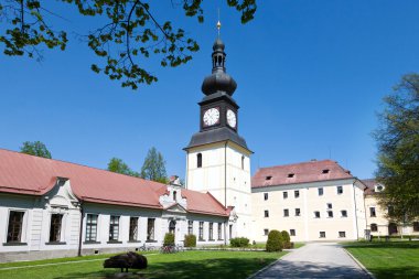Kinsky chateau ve çan kulesi, Zelena Hora, Zdar nad Sazavou, Çek Cumhuriyeti