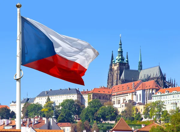 Flag, Prague castle and Lesser town, Prague (UNESCO), Czech repu — Stock Photo, Image