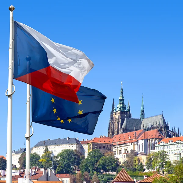 Bandera, Castillo de Praga y Ciudad Pequeña, Praga (UNESCO), República Checa — Foto de Stock