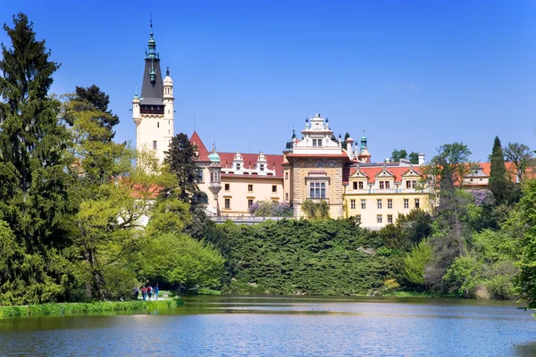 Castle and gardens Pruhonice near Prague, Central Bohemia, Czech — Stock Photo, Image