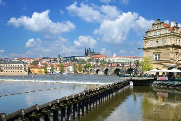 Ponte Carlos, Castelo de Praga (UNESCO), República Checa — Fotografia de Stock