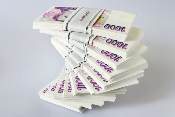 Чешские деньги - банкноты в куче — стоковое фото