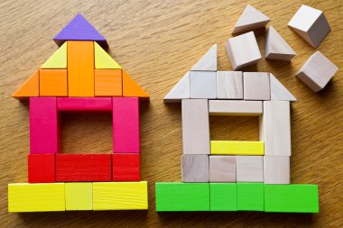 masada tahta küpler yapılmış ev