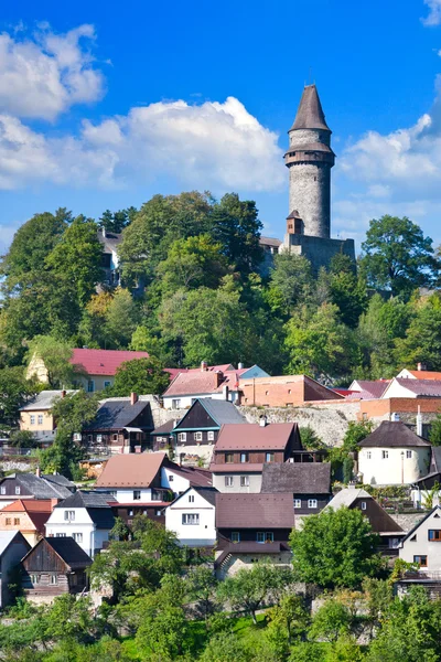 Középkori, gótikus Stramberk castle és a történelmi város, Morvaország, Csehország, Európa — Stock Fotó