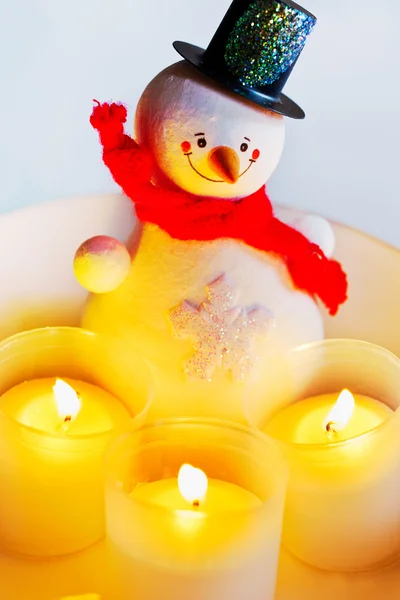 Traditionelle tschechische Weihnacht - Dekoration von Schneemann und Kerzen — Stockfoto