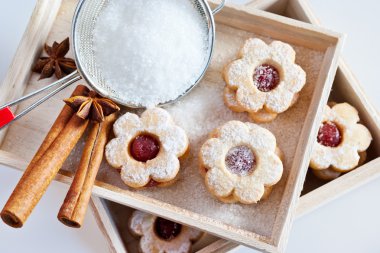 geleneksel Çek Noel - pişirme tatlılar - Linzer Bisküvi (Linz tart) dolu reçel ile